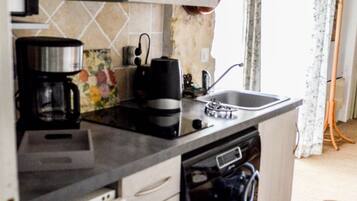 Comfort Double Room, 1 Double Bed | Private kitchen | Fridge, microwave, stovetop, cookware/dishes/utensils