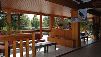 Lobby lounge