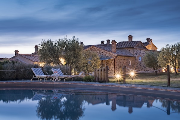Seasonal outdoor pool, an infinity pool, free pool cabanas