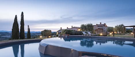 Außenpool (je nach Saison geöffnet), Infinity-Pool, Cabañas (kostenlos)