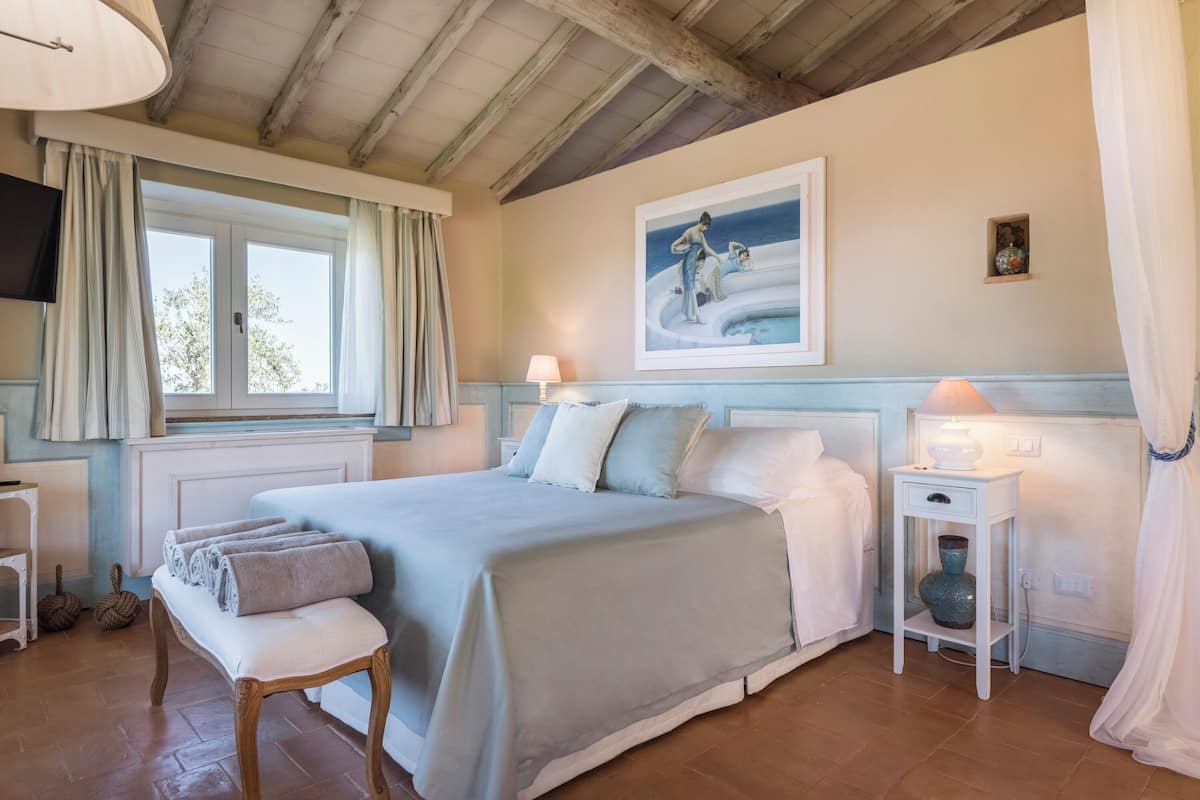 Luxury-Suite, 1 Schlafzimmer, Whirlpool, Parkblick | Italienische BettbezĂŒge von Frette, hochwertige Bettwaren