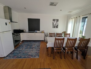Comfort House | Private kitchen | Full-size fridge, microwave, oven, stovetop - Lake Estate Stay (Ballajura)