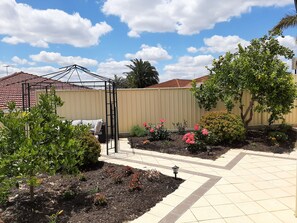 Garden - Lake Estate Stay (Ballajura)