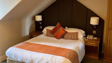 Double Room | Desk, iron/ironing board, free WiFi, bed sheets