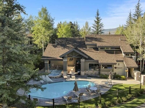 82 Ridgepoint 3 Bedroom Townhouse by RedAwning