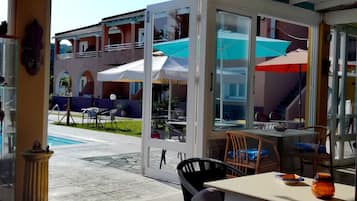 Poolside bar