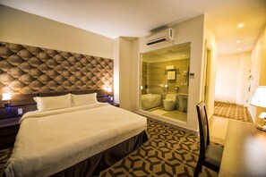 1 chambre, minibar, coffres-forts dans les chambres, bureau
