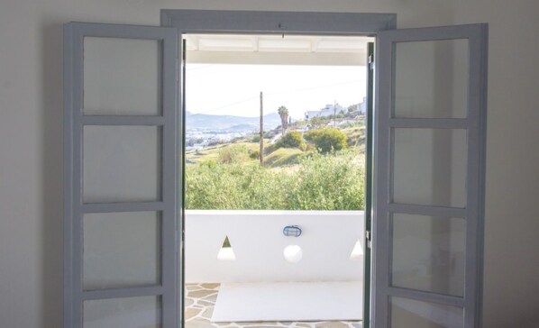 Standard Studio, 2 Single Beds, Garden View