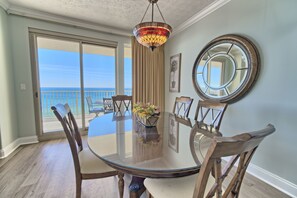 Condo, 2 Bedrooms | Dining