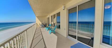 Condo, 2 Bedrooms | Property grounds