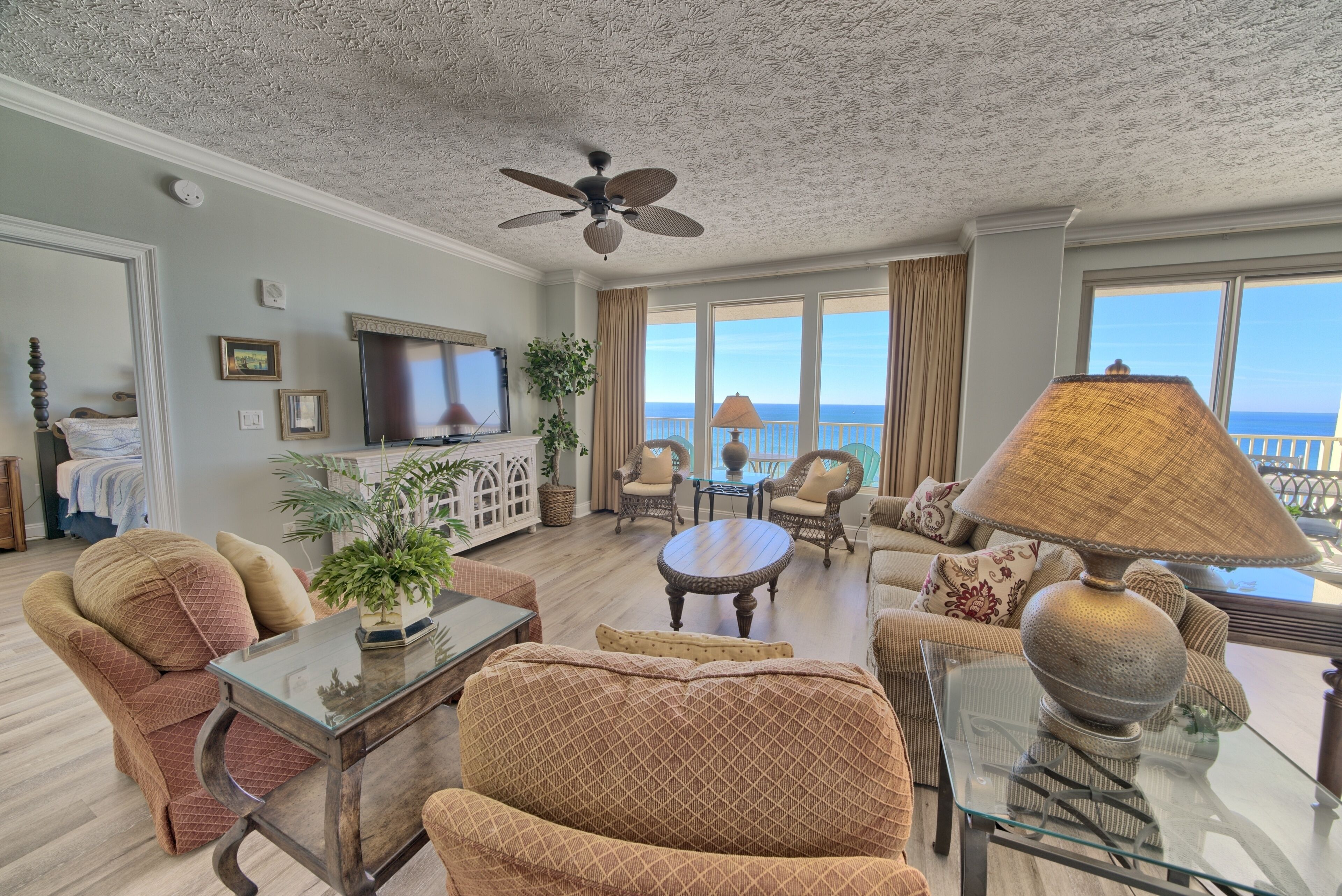 Apartment, 2 Schlafzimmer | Wohnbereich | Fernseher