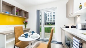 Estúdio | Opções para refeição no quarto
