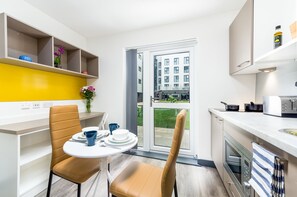 Studio | In-room dining - New Street Serviced Apartments Luton (Luton)