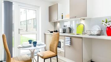 Studio | Private kitchen | Fridge, microwave, stovetop, electric kettle