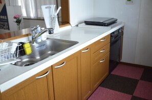 Maison | Cuisine privée | Réfrigérateur, micro-ondes, plaque de cuisson, cafetière/bouilloire
