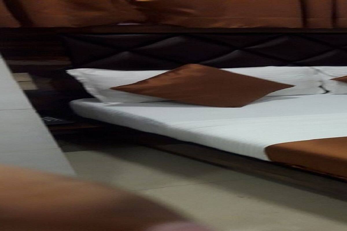 Dobbeltrom – deluxe, byutsikt | Ekstrasenger (mot et tillegg) og kablet internett (inkludert)