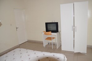 1 bedroom, minibar, desk, iron/ironing board