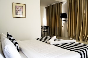 Phòng 3 Deluxe, 4 phòng ngủ, không hút thuốc, quang cảnh vườn | Bộ đồ giường cao cấp, bàn, truy cập Internet không dây miễn phí