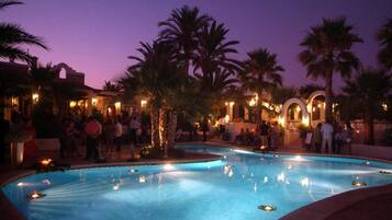 Kolam renang terbuka, kerusi lepak pantai