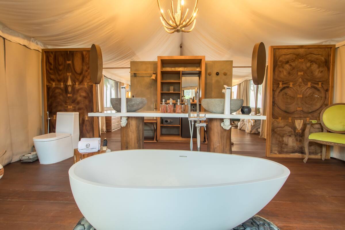 palam suite | bathroom | separate bathtub and shower, deep-soaking bathtub