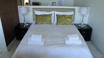 Studio, 1 giường cỡ queen | Truy cập Internet tốc độ cao (có dây) miễn phí, bộ trải giường