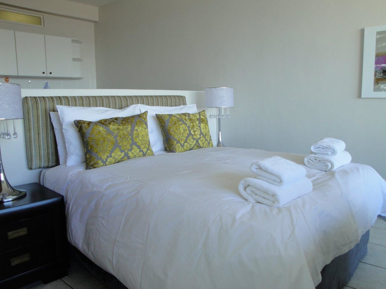 Studio, 1 Queen Bed | Free wired Internet, bed sheets