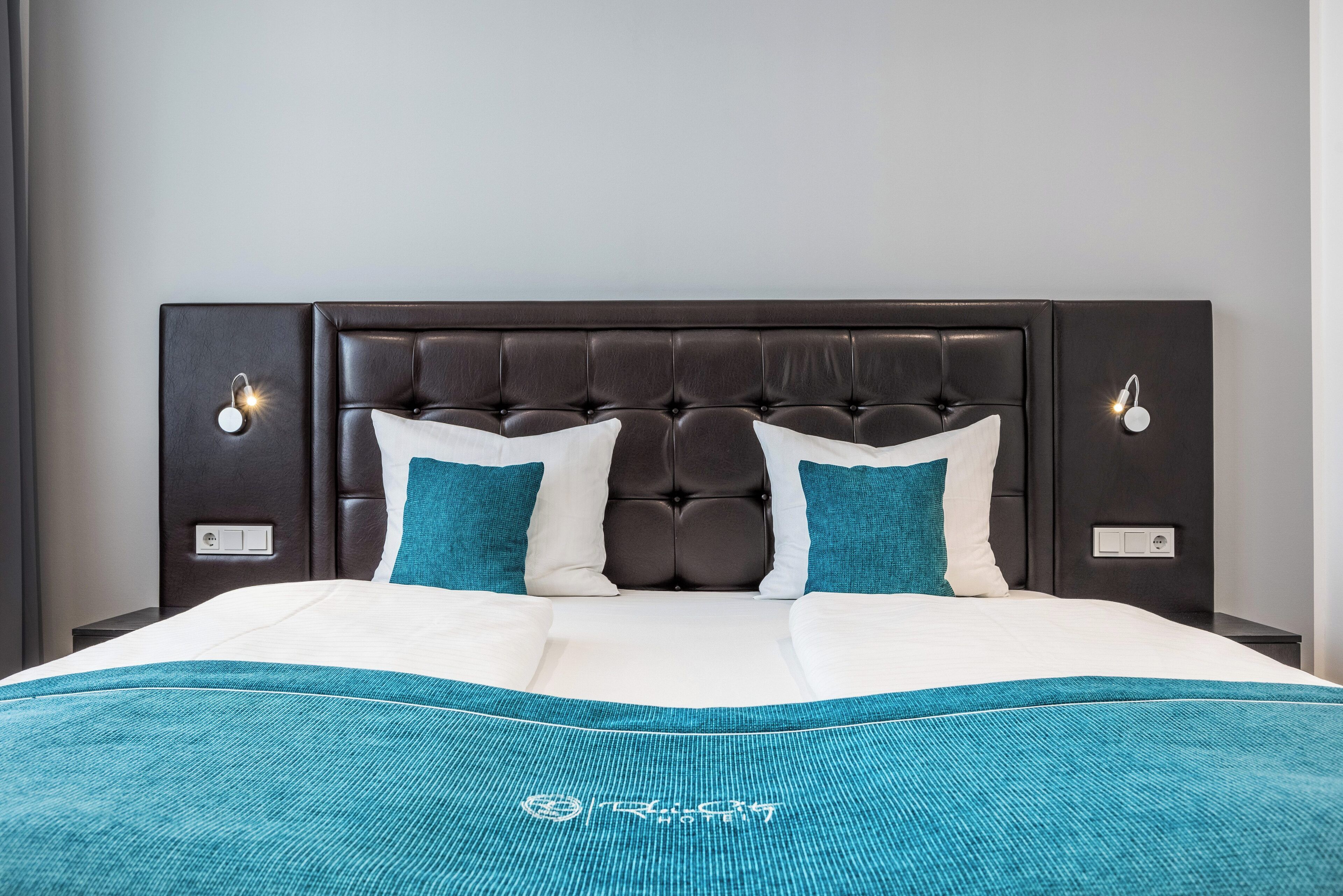 junior studio suite | premium bedding, in-room safe, desk, laptop workspace