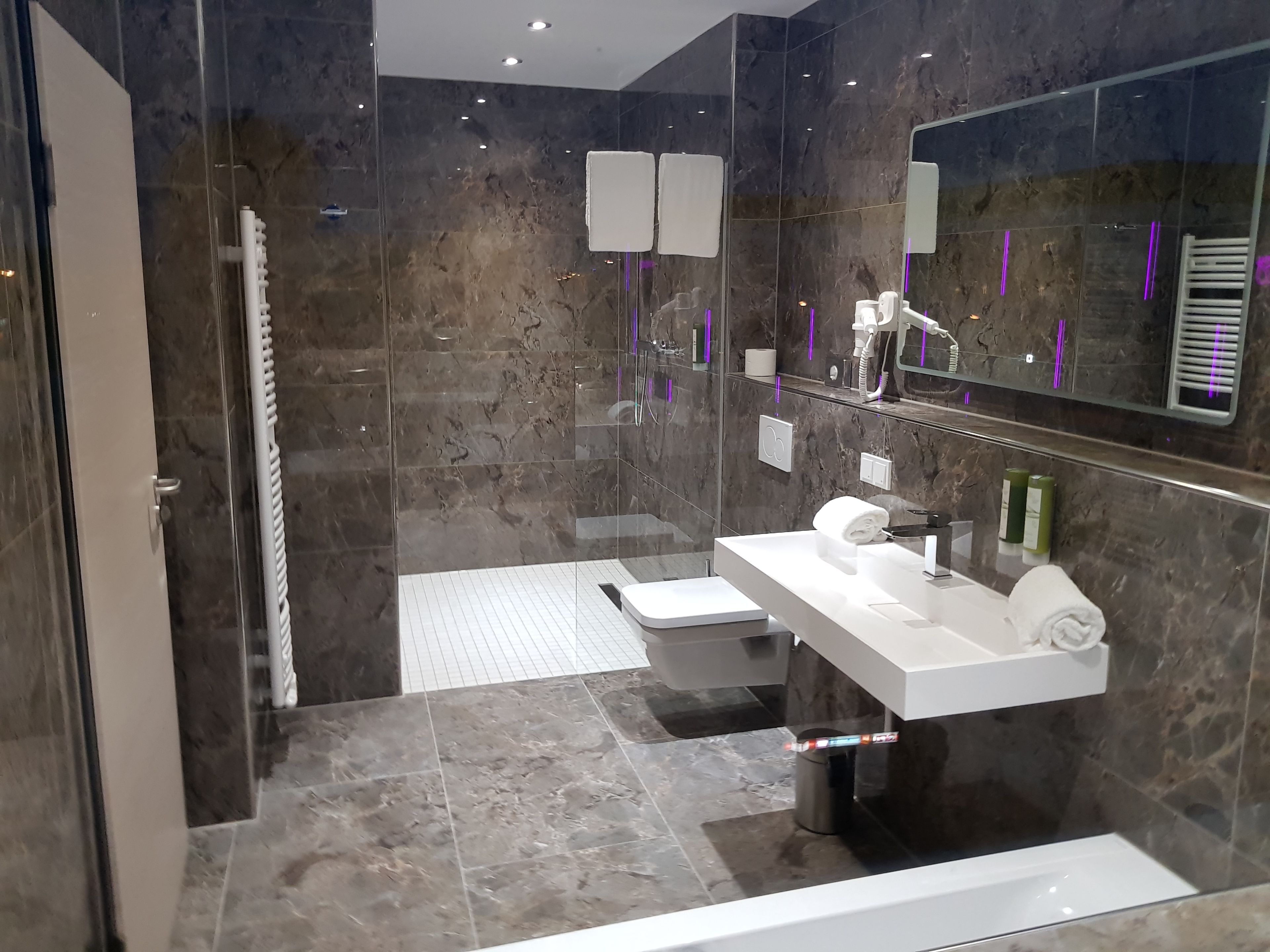 suite, terrace | bathroom | free toiletries, hair dryer, towels, soap