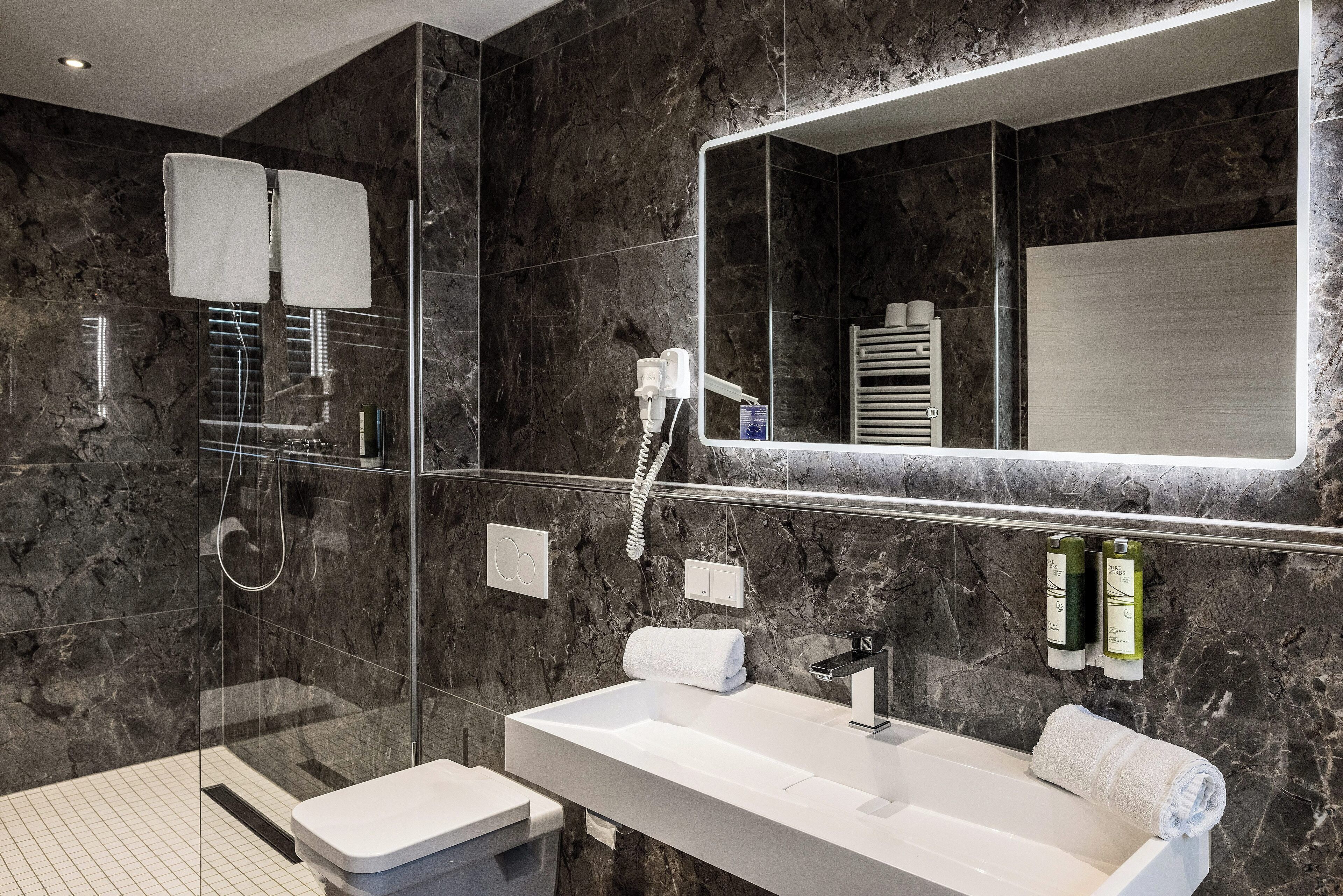 suite, terrace | bathroom | free toiletries, hair dryer, towels, soap