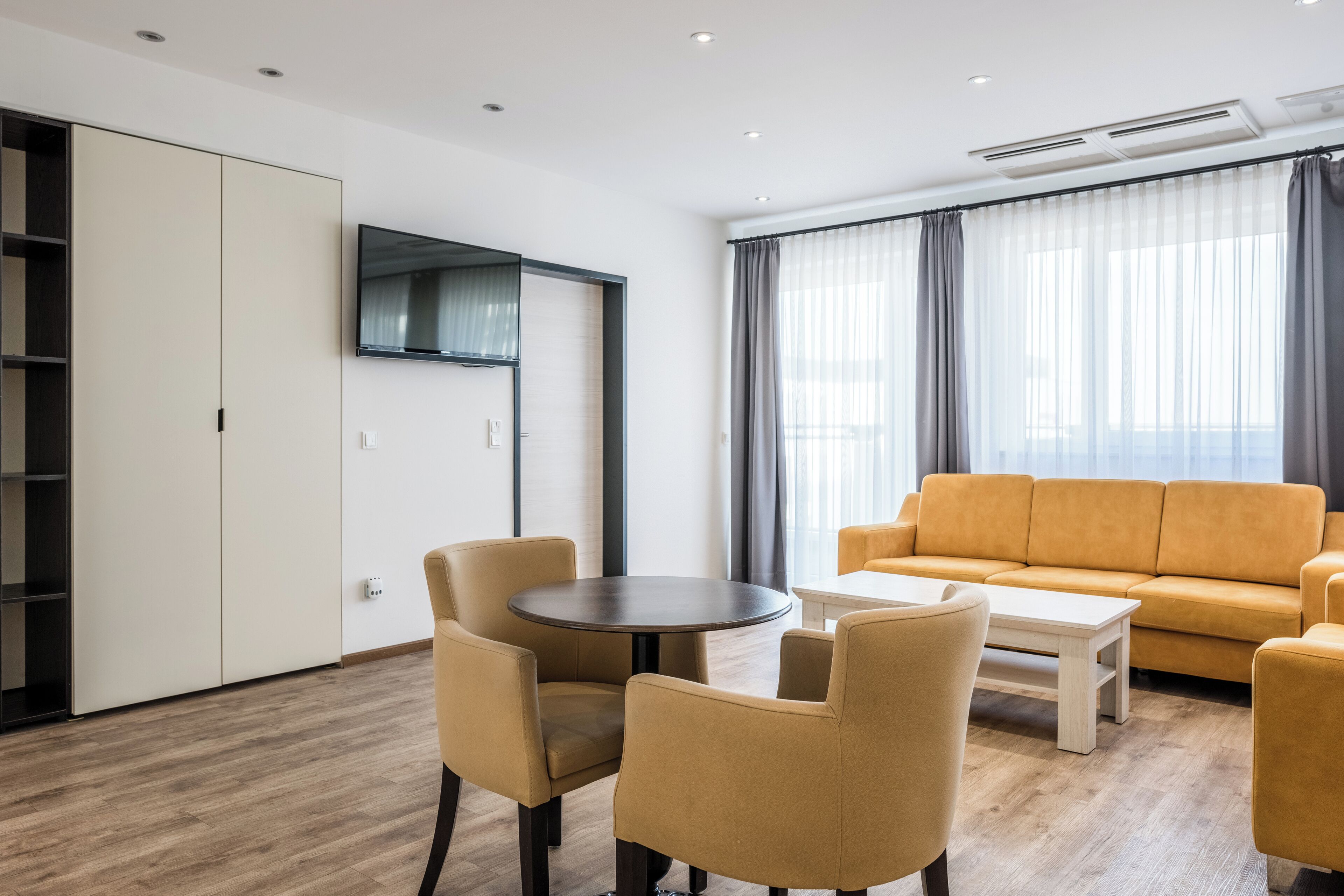 suite, terrace | premium bedding, in-room safe, desk, laptop workspace