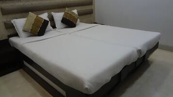 Deluxe Double Room | Desk, free WiFi