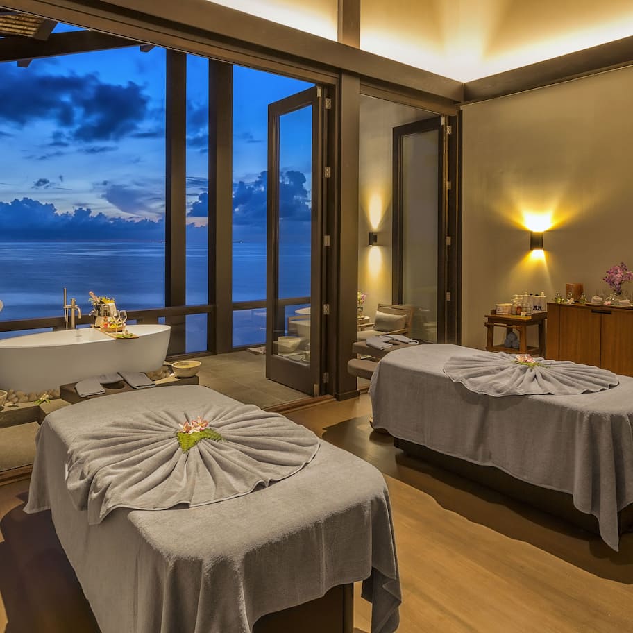 Couples treatment rooms, sauna, hot tub, steam room, body treatments