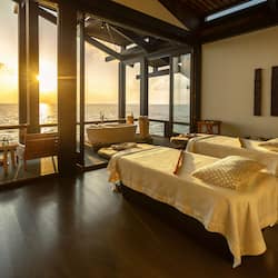 Couples treatment rooms, sauna, hot tub, steam room, body treatments