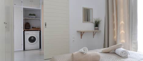 Leilighet, 2 soverom | 2 soverom, safe på rommet, strykejern/-brett og reiseseng for barn