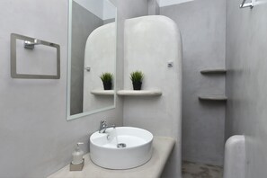 Apartment, 3 Bedrooms | Bathroom