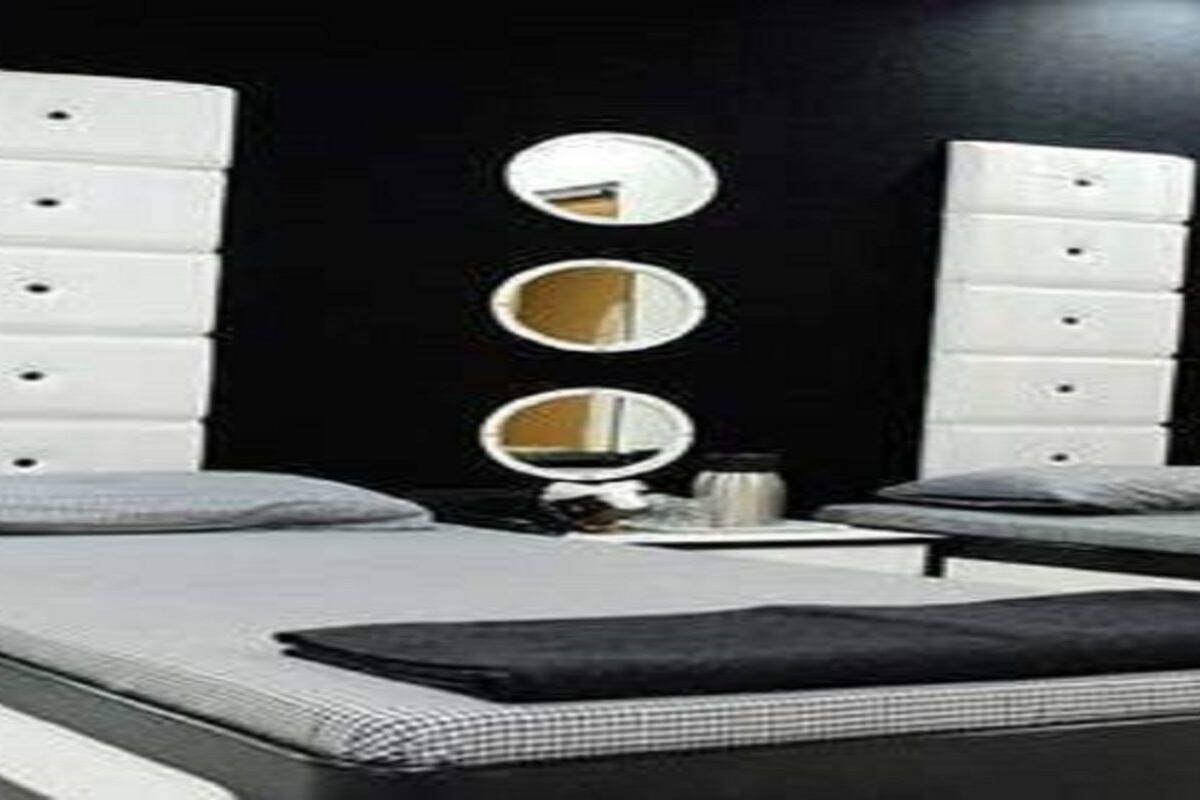 Desk, rollaway beds