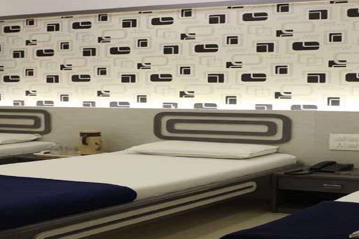 Desk, rollaway beds