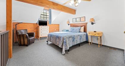 Day Dreamer 2 Bedroom Duplex by RedAwning