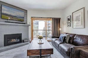 Condo, 2 Bedrooms | Living area