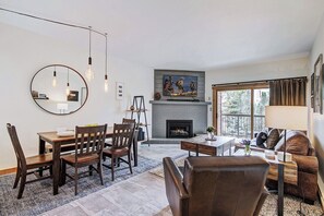 Appart'hôtel, 2 chambres | Coin séjour