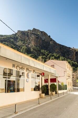 المنشأة من الخارج