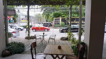Coffee shop