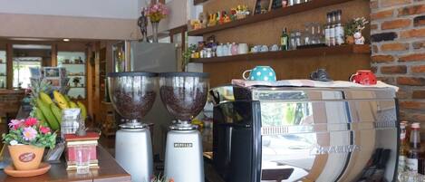 Servering af kaffe