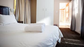 Deluxe Double or Twin Room | 1 bedroom, minibar, in-room safe, desk