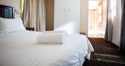 Oria Lodge - Summer Greens