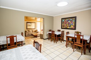 Daily full breakfast for a fee - Oria Lodge - Summer Greens (Cape Town)
