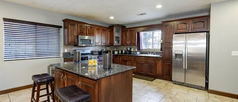 KĂŒhlschrank, Mikrowelle, Ofen, Herdplatte