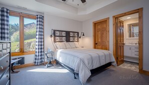 4 dormitoris, planxa i posts de planxar, wifi gratuïta i roba de llit 