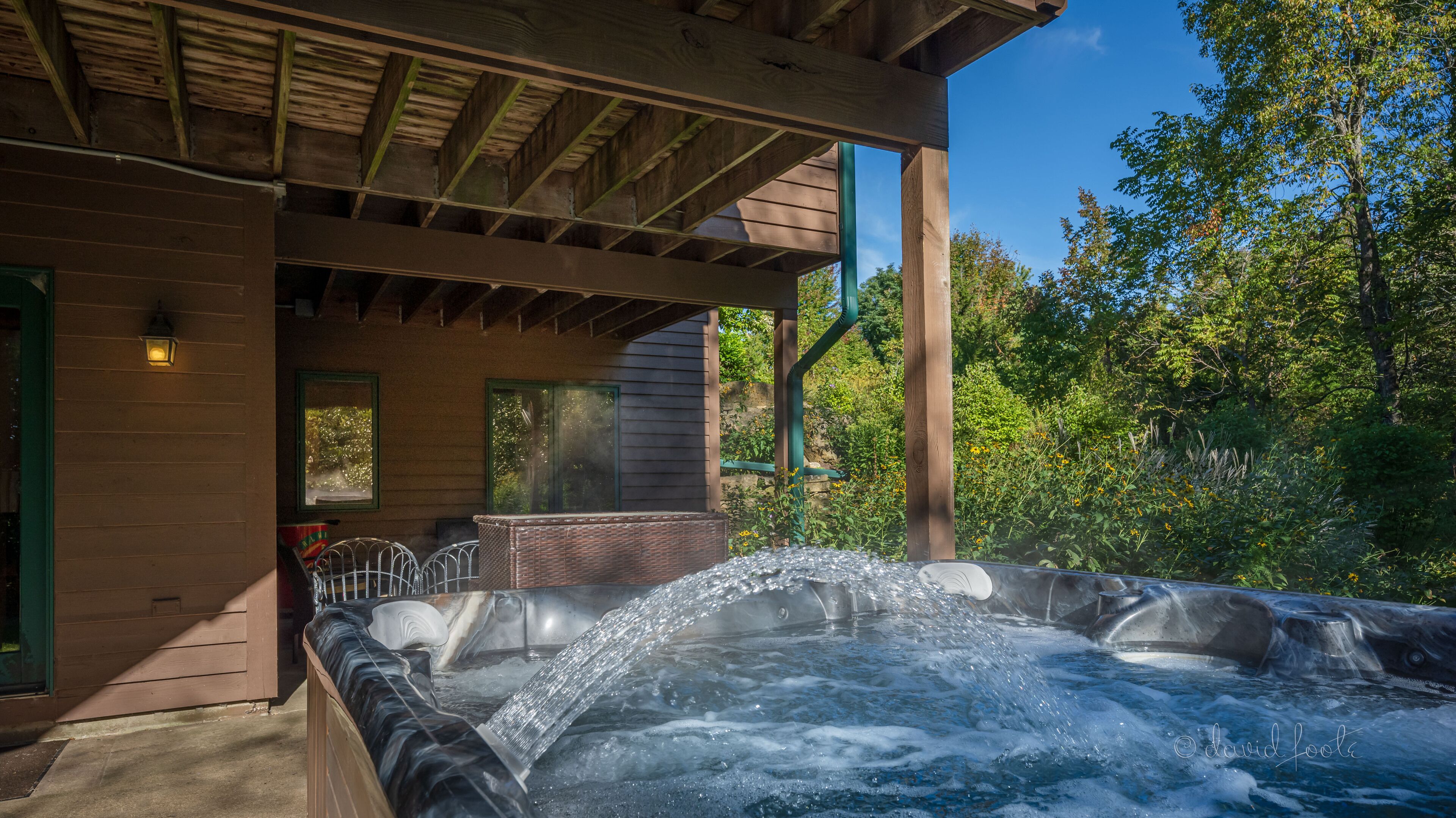 Outdoor spa tub