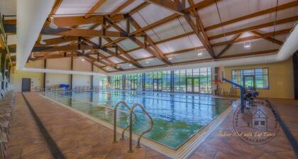 ~Talisman Lodge - Outdoor Hot Tub, Fireplaces, Dog Friendly close 2 Trails~